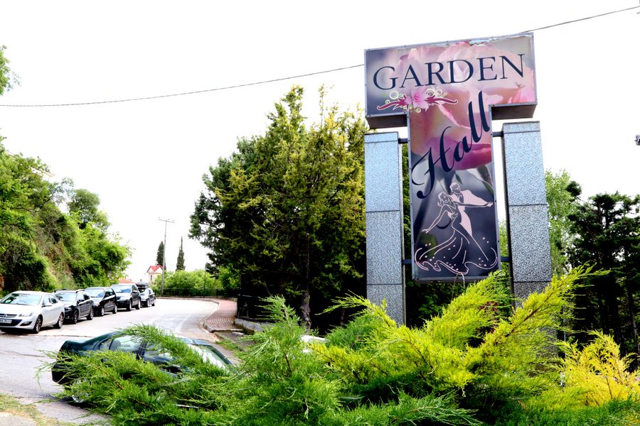 Είσοδος και σήμανση Garden Hall